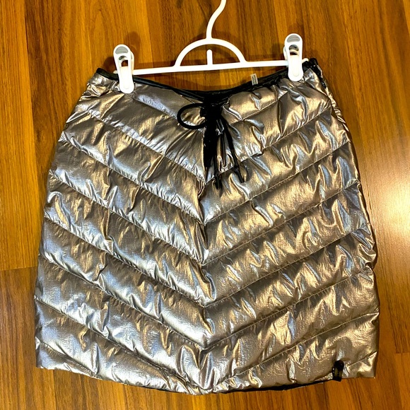 Rudsak metallic silver skirt size M brand new - Picture 1 of 3